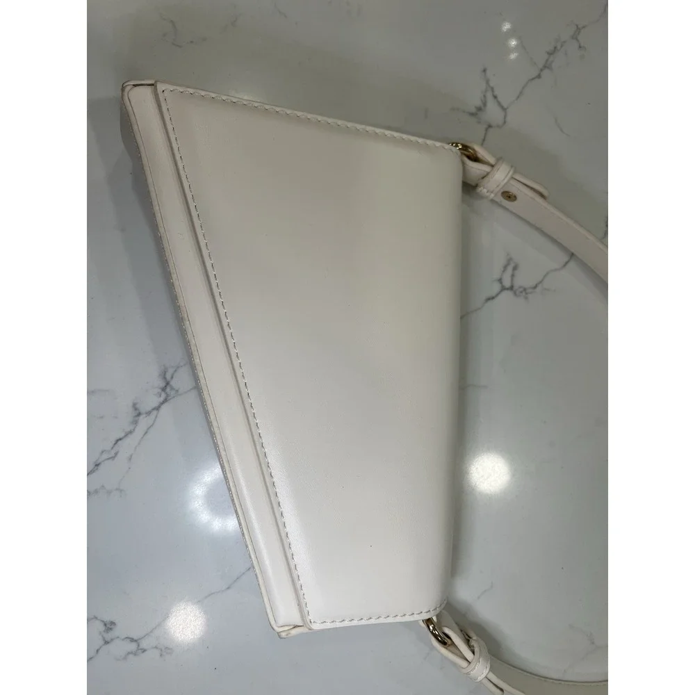Madison West TRIANGLE BAG MEDIUM - White Uniques Triangular Shape